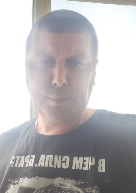 Я Александр, 40 років з Зугрес, шукаю знайомства на одну ніч