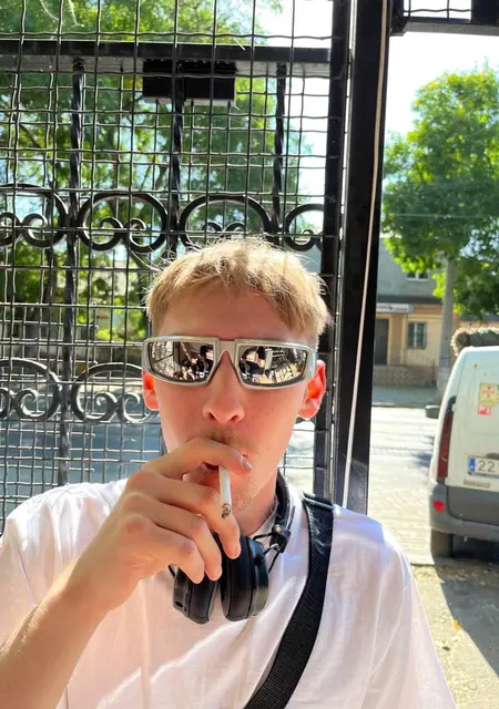 Я Александр, 23, из Николаева, ищу знакомства без обязательств