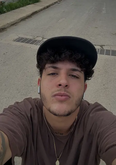 Я Enmanuel, 22, знакомлюсь для приятного времяпровождения в Севилье