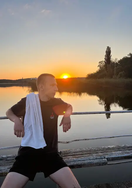 Я Денис, 20, из Кривого Рога, ищу знакомства на одну ночь