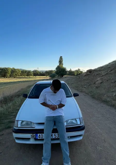 Я Dosttttt, 19, из Стамбула, ищу знакомства без обязательств