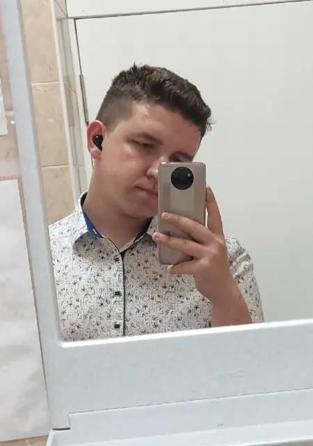 Артем Волков из Макеевки, мне 20, познакомлюсь на одну ночь