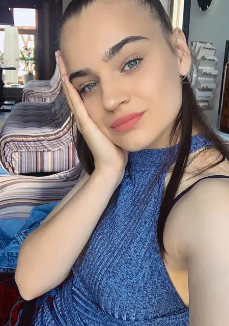 Я Кристина, 25, из Луганска, ищу знакомство для приятного времяпровождения