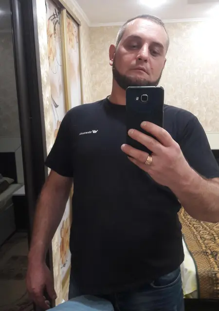 Арсен из Донецка, ищу на сайте знакомства без обязательств