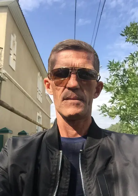 Я Влад, 49, из Уральска, ищу знакомства без обязательств