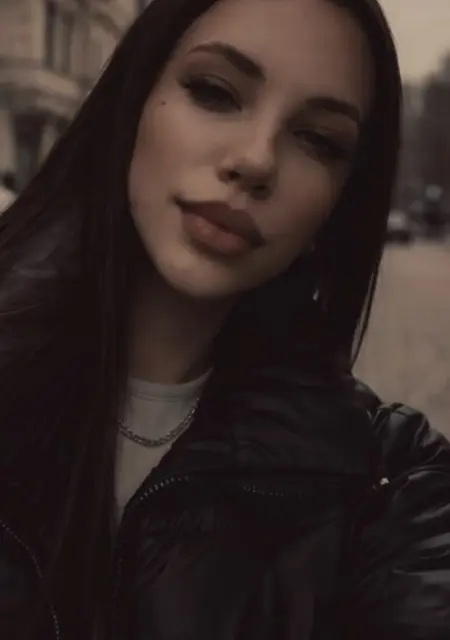 Я Настя, 21 років з Львова, шукаю знайомство для вірт