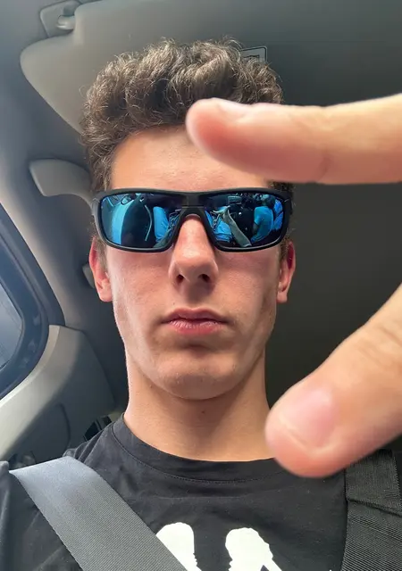 Я Александр, 25, из Бобруйска, ищу знакомства без обязательств