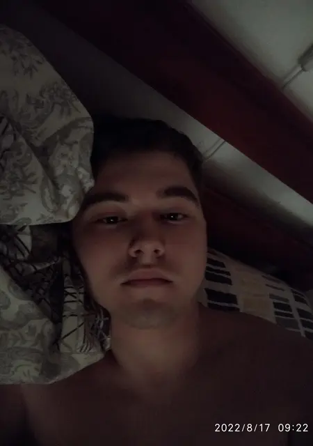 Я Саша, 21, из Киева, ищу знакомства без обязательств