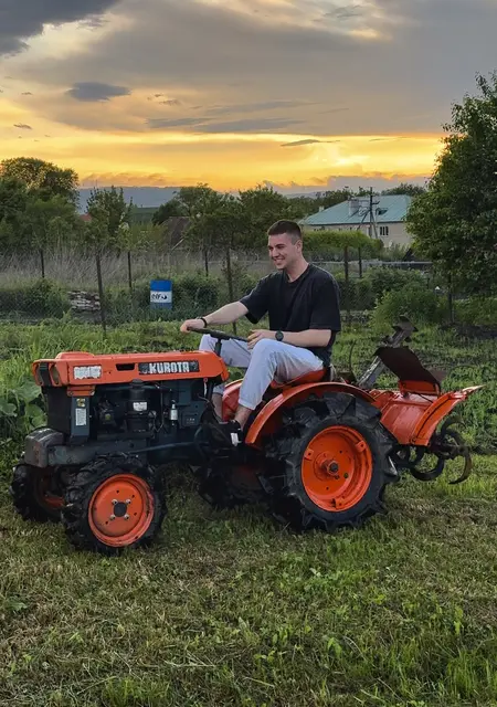Я Владимир, 24 років з Мангуша, шукаю знайомство для спілкування