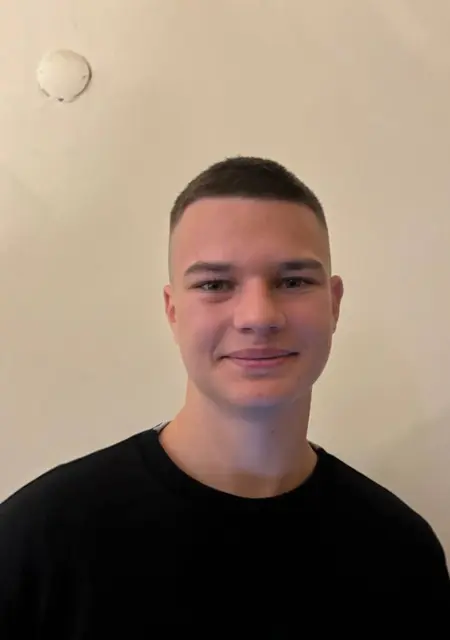 Я Vlad, 18, из Киева, ищу знакомства на одну ночь