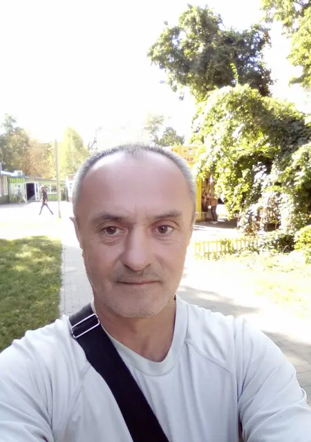 Максим з Харкова, шукаю на сайті приємне проведення часу