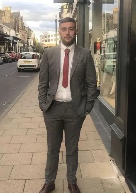 I'm Andy, 22 from London, seeking connections