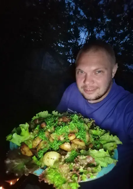 Артём из Луганска, мне 32, познакомлюсь для общения