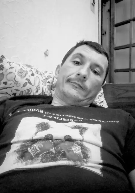 Евгений из Пружанов, мне 37, познакомлюсь без обязательств