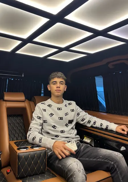 Я Mustafa, 21, из Стамбула, ищу знакомства на одну ночь