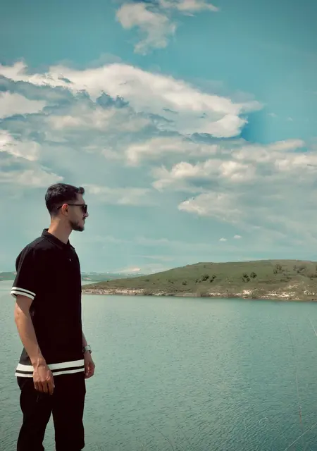 Samet из Эдессущих, мне 20, познакомлюсь без обязательств