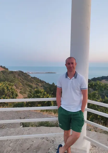 Олег из Луганска, ищу на сайте знакомства на одну ночь