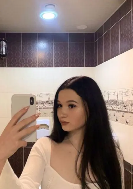 Я Оленка, 18, знакомлюсь в Риме