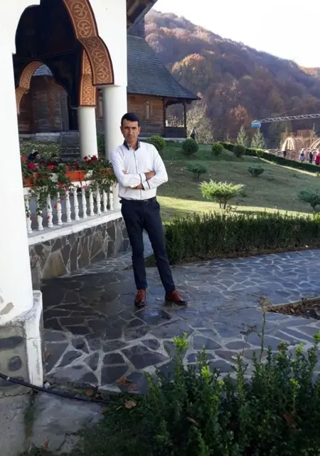 Я Vasile, 42, знакомлюсь в Бухаресте