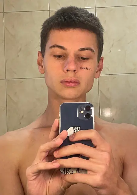 Я Володимир, 22, из Косова, ищу знакомство для приятного времяпровождения