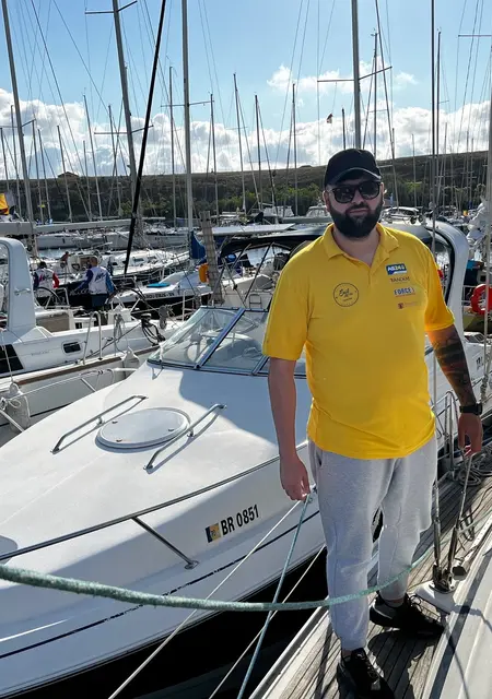 Я Catalin, 35, знакомлюсь на одну ночь в Бакэу