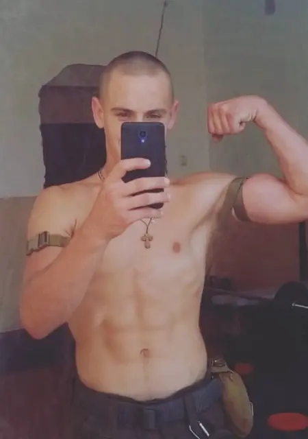 Я Іван, 27 років з Харкова, шукаю знайомство для вірт