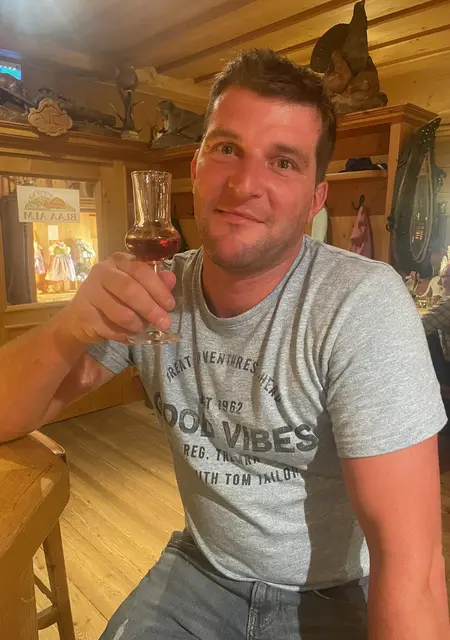 Я Benzina, 34, из Вены, ищу знакомство для постоянных отношений