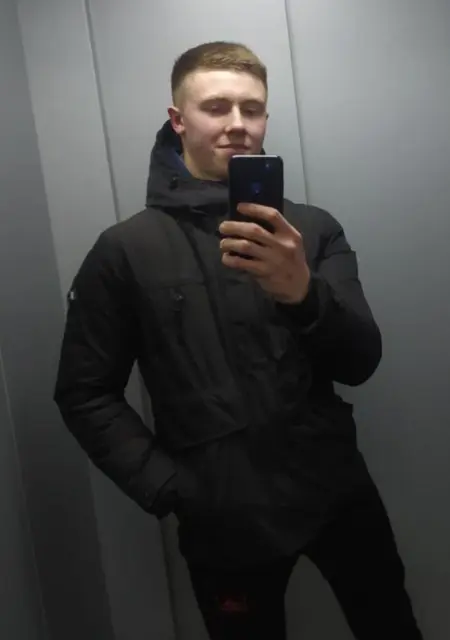 Я Максим, 20 років з Одеси, шукаю знайомство для приємного проведення часу