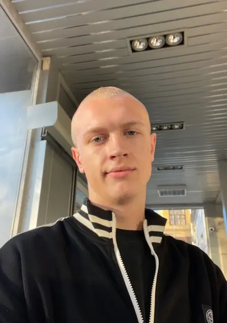 Я Илья, 20, из Луганска, ищу знакомство для постоянных отношений