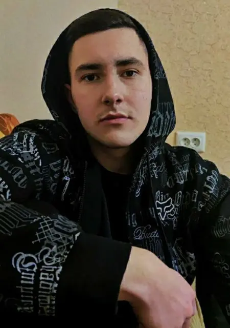 Я Ілля, 23, из Староконстантинова, ищу знакомства без обязательств