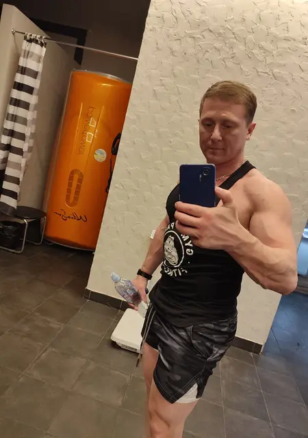 Я Александр, 42, из Алматы, ищу знакомства без обязательств