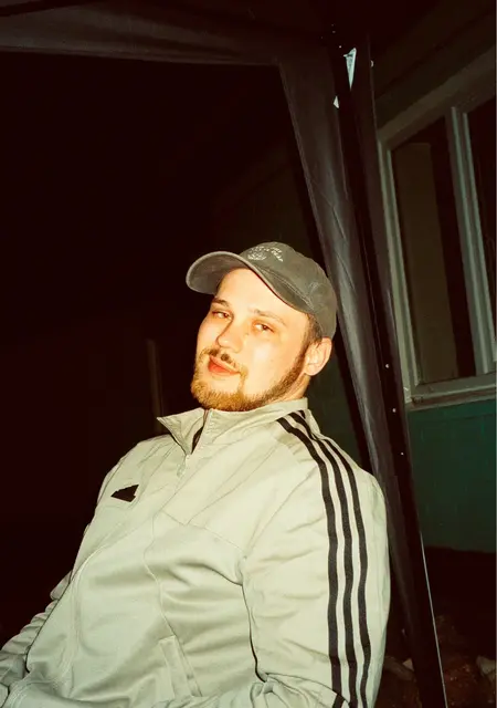 Денис з Чернігова, шукаю на сайті спілкування