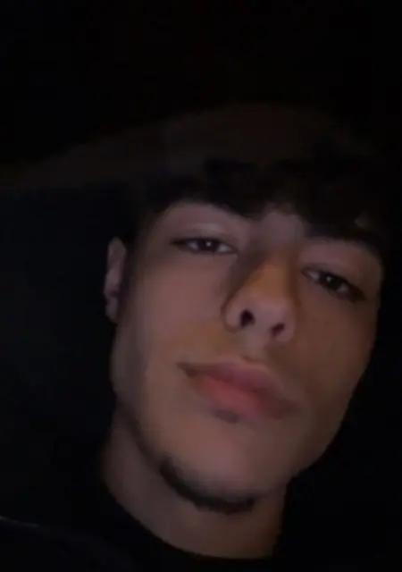 Marc из Вильянуэва и Ла Гелтру, мне 24, познакомлюсь на одну ночь