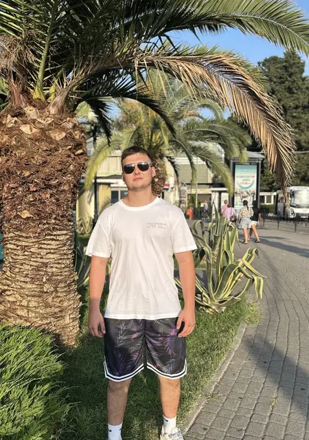 Я Алексей, 23, из Лондона, ищу знакомство для общения