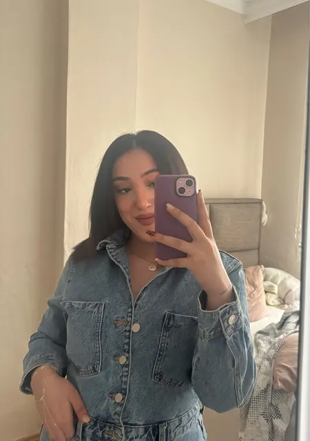 Melis из Стамбула, мне 24, познакомлюсь на одну ночь