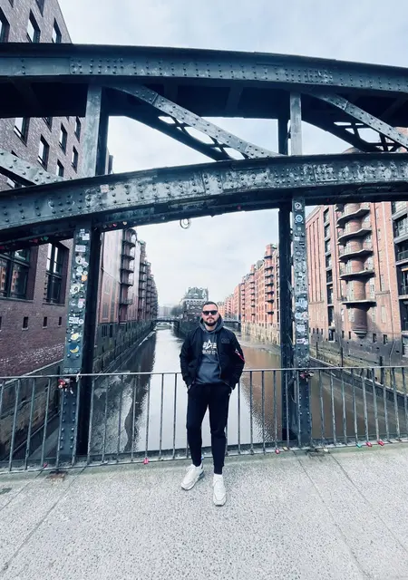 Я Njegos, 25, из Вюрцбурга, ищу знакомство для открытые отношения