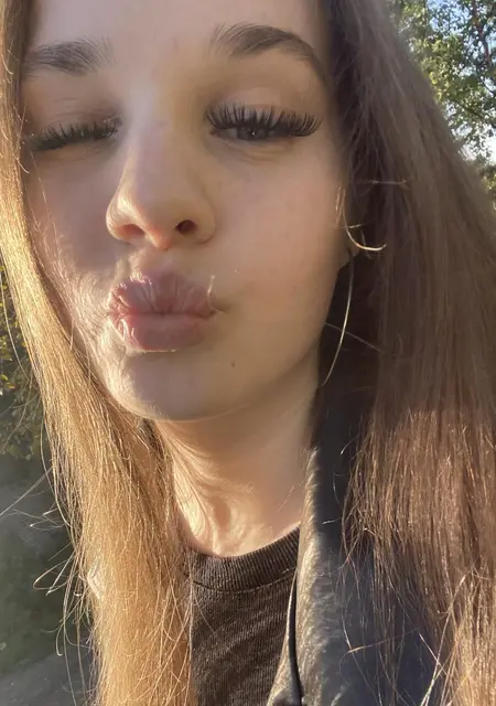 Я Юлия, 25, из Локарно, ищу знакомство для совместных путешествий