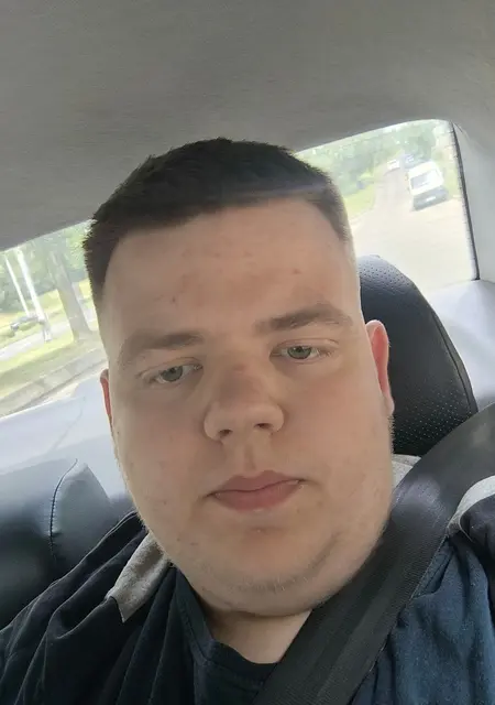 Дмитрий Попов из Гродно, мне 18, познакомлюсь для приятного времяпровождения