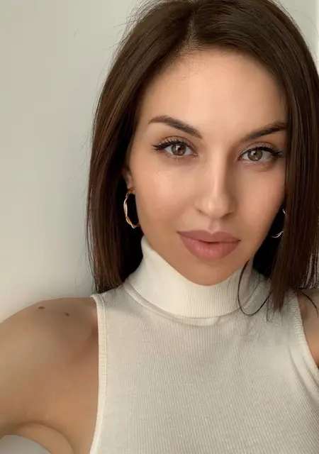 Elena из Парижа, ищу на сайте постоянные отношения