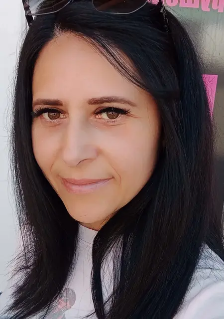 Elena из Мелитополя, ищу на сайте постоянные отношения