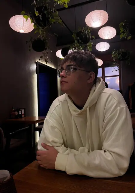 Іван з Львова, шукаю на сайті приємне проведення часу