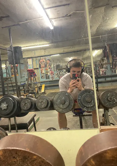 Вова из Харькова, ищу на сайте приятное времяпровождение