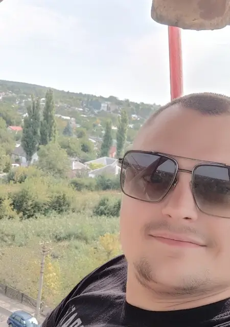Я Валерий, 25 років, знайомлюсь на одну ніч у Новопскове