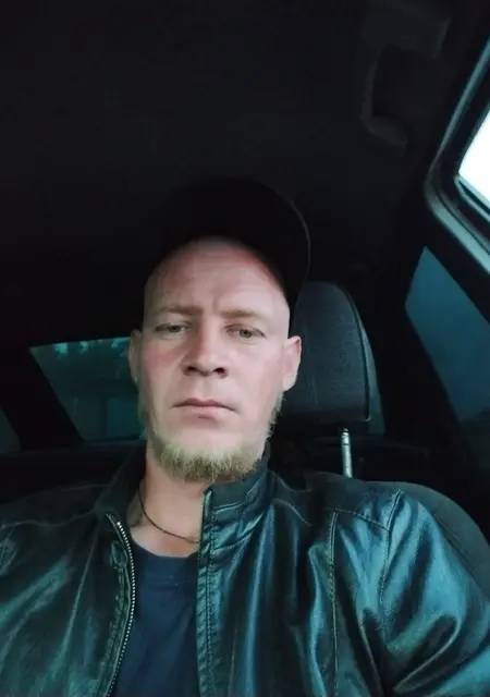 Павел из Караганды, ищу на сайте знакомства без обязательств