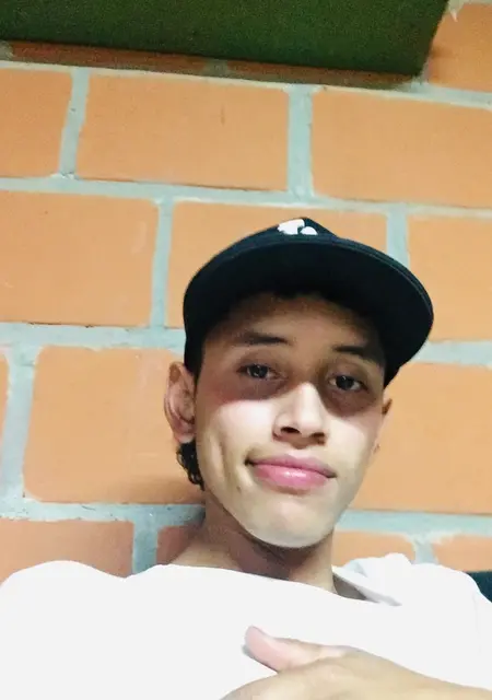 I'm Flaco, 23, looking to meet for no strings attached in London