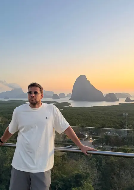 Я Nikita, 37, знакомлюсь без обязательств в Париже