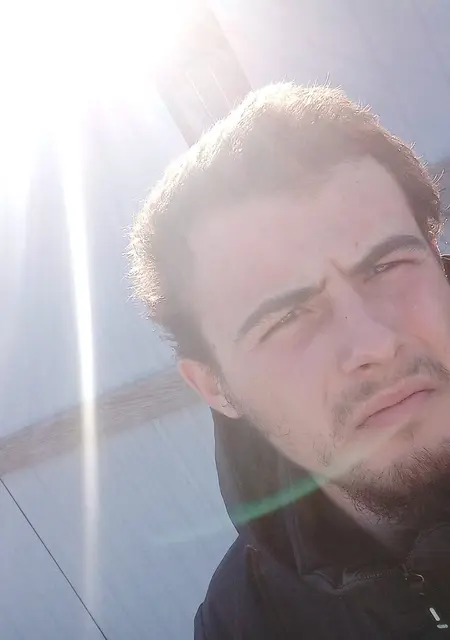 Я Костя, 21, из Киева, ищу знакомства без обязательств