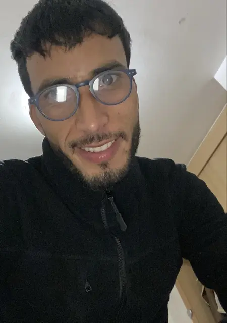 Soy Rachid, 28 años de Huelva, busco conocer gente para chatear