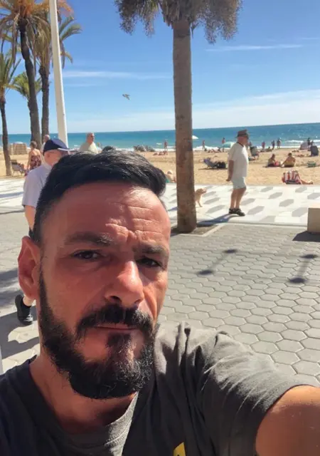 Soy Frank, 45 años de Madrid, busco conocer gente para relación sin ataduras