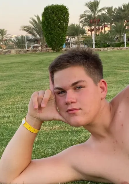 Я Богдан, 21, знакомлюсь на одну ночь в Киеве